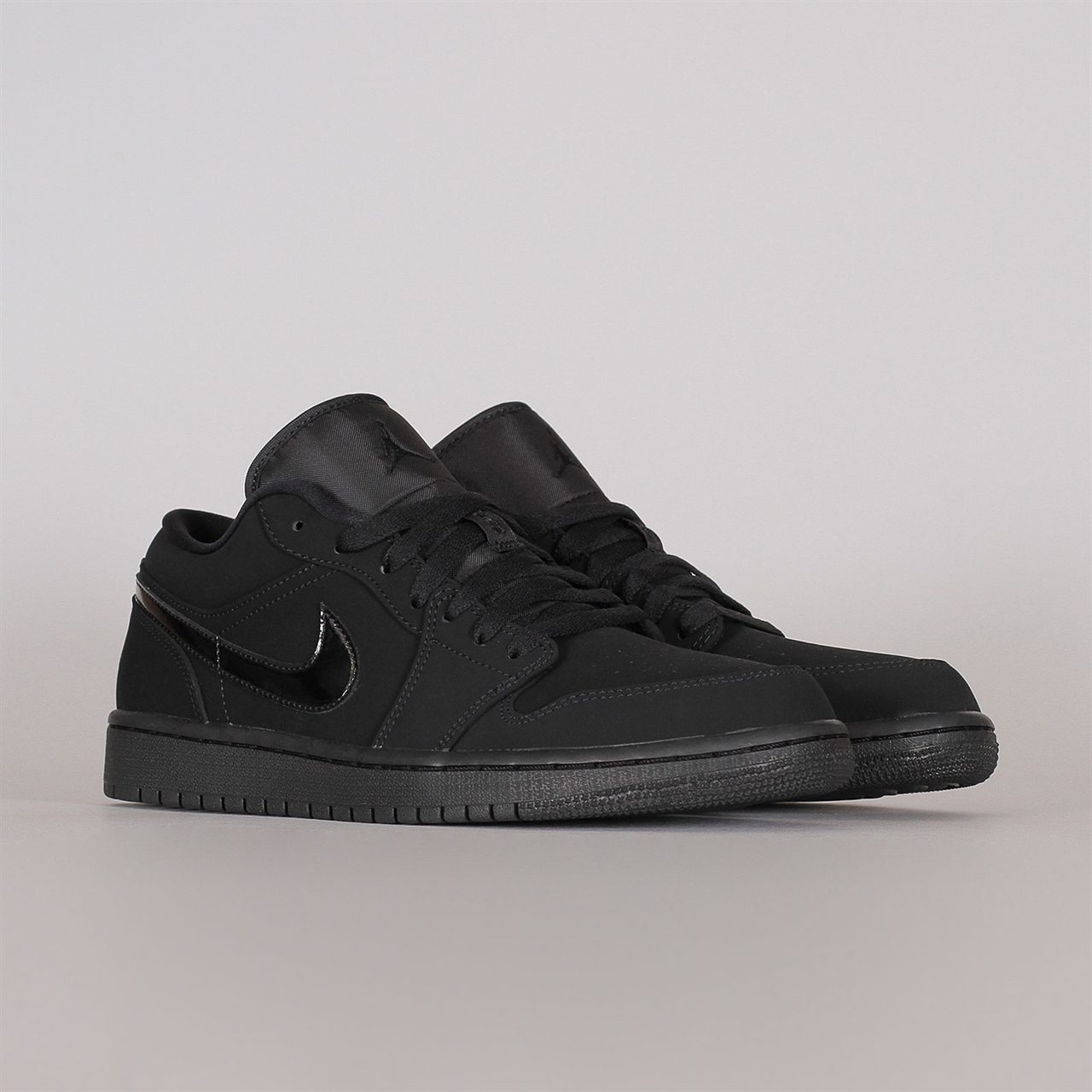 Shelta - Nike Air Jordan 1 Low Triple Black (553558-056)